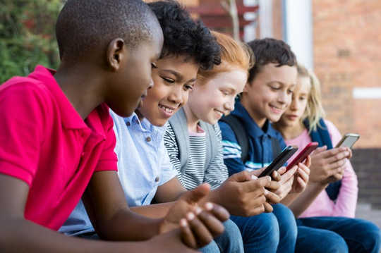 10-02-kids-with-cellphones-more-likely-to-be-bullies-or-get-bullied.jpg