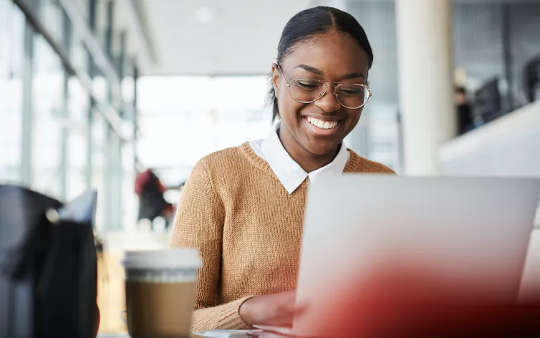 6 Möglichkeiten, wie Hochschulabsolventen ihre Online-Jobsuche verbessern können