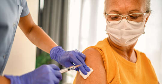 מדוע יש אנשים שלא חווים תופעות לוואי של חיסון, ומדוע זו לא בעיה