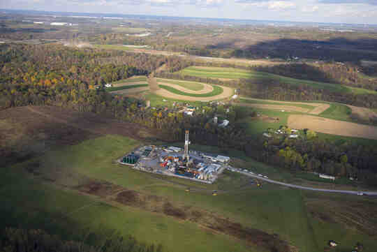 放棄された油井とガス井の周りの土地を復元すると、数百万エーカーの森林、農地、草地が解放されます。