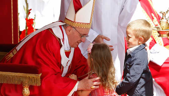 אפיפיור מהפכני קורא לחשוב מחדש על הקריטריונים המיושנים השולטים בעולם