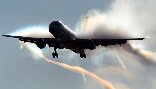 Luchtvaartindustrie ziet druk om de dreiging van klimaatverandering te stoppen