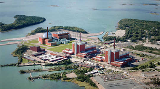Uuden reaktorin rakentaminen Olkiluodon ydinvoimalaitokseen Eurajoella on yhdeksän vuotta jäljessä aikataulusta ja yli US5 miljardia euroa yli budjetin. Kuva Teollisuuden Voima Oy: stä