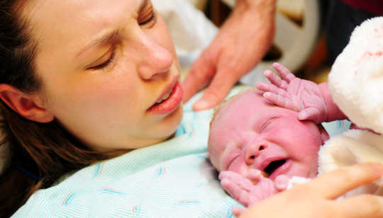 Por qué el trabajo de parto es tal dolor y cómo reducirlo