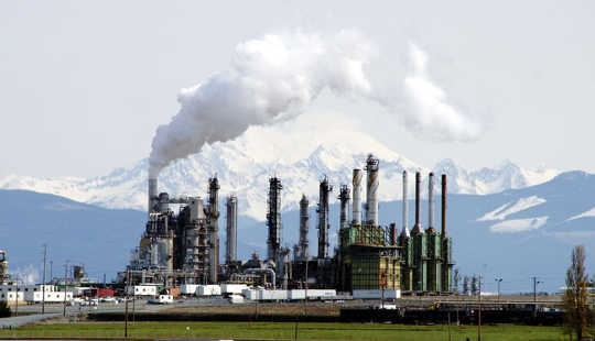 Az Exxonhoz hasonló olajtársaságokat kényszeríteni kell-e az éghajlatváltozással kapcsolatos kockázatok nyilvánosságra hozatalára?