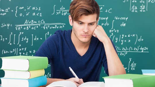 Hvorfor Cramming for eksamener natten før sjelden fungerer