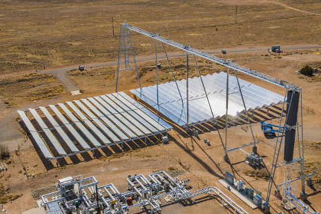 使用太阳能发电的太阳能发电站可以将能量储存为熔盐。 能源部