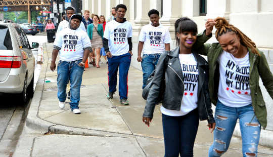 El programa que ayuda a los jóvenes a unificar la ciudad más segregada de América