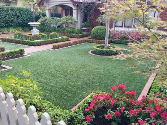 A private garden with a lawn covered in synthetic turf. While not considered a proper pavement, this lawn still represents an impervious area not allowing water to percolate into the soil and contributing to increased superficial stormwater runoff. Courtesy Alessandro Ossola