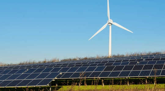 풍력과 태양 에너지로부터의 에너지 절감과 전력은 모든 수입 화석 연료보다 더 클 수 있습니다. 이미지 : Flickr를 통해 Gerry Machen