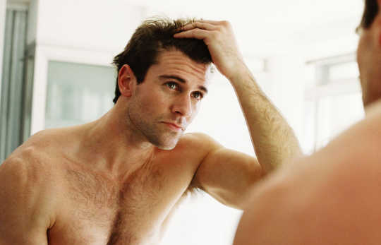 الضعف الجنسي لدى الرجال من أدوية فقدان الشعر يمكن أن تستمر لسنوات بعد عدم الاستخدام