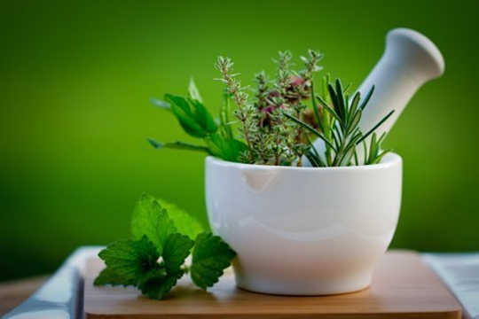 Apakah Anda Tahu Apa yang Ada dalam Pengobatan Herbal yang Anda Ambil?