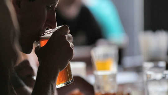 Voi jopa jyrkkä juominen aiheuttaa aivovaurioita?