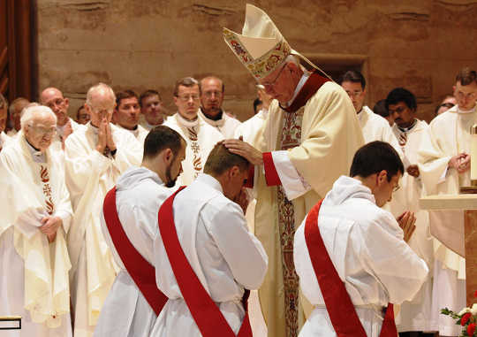 Як целібат став обов’язковим для священиків?