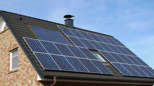 چگونه خورشیدی هوشمند می تواند از شبکه های برق آسیب پذیر ما محافظت کند