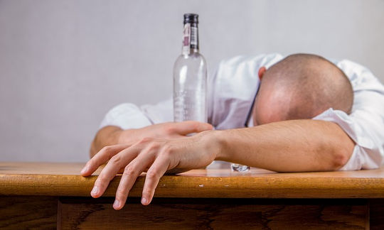 Miten alkoholi vahingoittaa kantasoluja ja lisää syöpäriskiä
