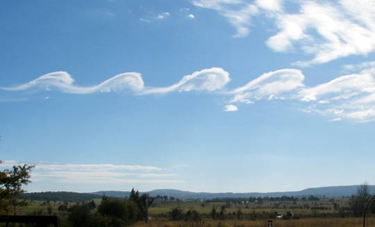 Kelvin-Helmholtz wolke lyk soos breekgolwe in die see.