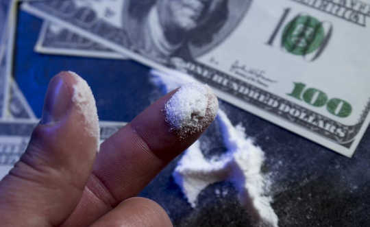 You don’t have to do this to have cocaine on your fingers.