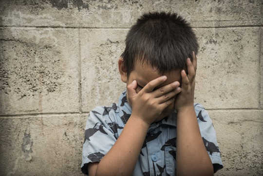 Kenapa Pemisahan Jangka Panjang Dari Ibu Bapa Merosakkan Kanak-kanak