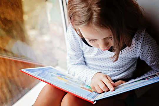 Es gibt einen Grund, warum Ihr Kind dasselbe Buch immer und immer wieder lesen möchte