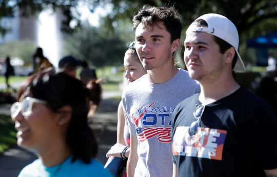 其他2018美國中期浪潮：年輕人中一個歷史性的10點投票
