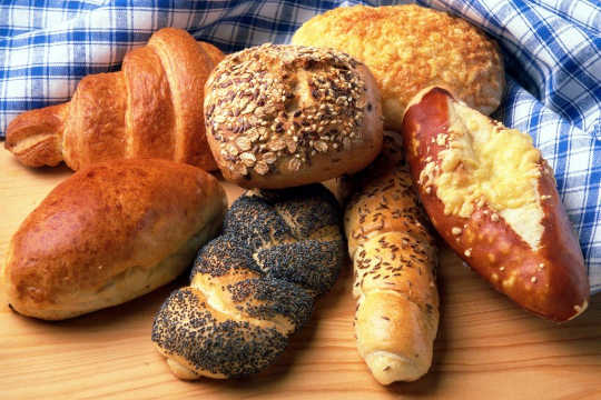 雜糧，全麥，全麥：什麼是差異，哪種麵包最好？