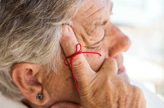 Hoe het valideren van hun vervormde herinneringen mensen met dementie helpt