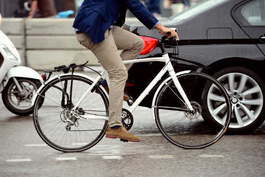 Cycle, Walk, Drive tai Train? Punnitseminen terveimmistä ja turvallisimmista tavoista päästä kaupunkiin