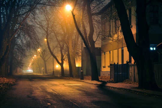 La ciencia de las luces de la calle: lo que hace que las personas se sientan seguras en la noche