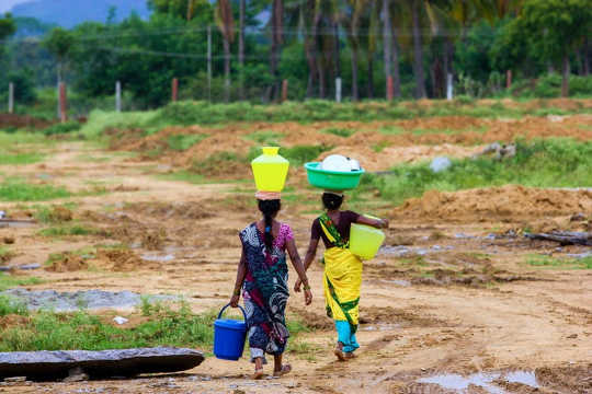 Warum das Sammeln von Wasser Millionen von Frauen zu Bürgern zweiter Klasse macht