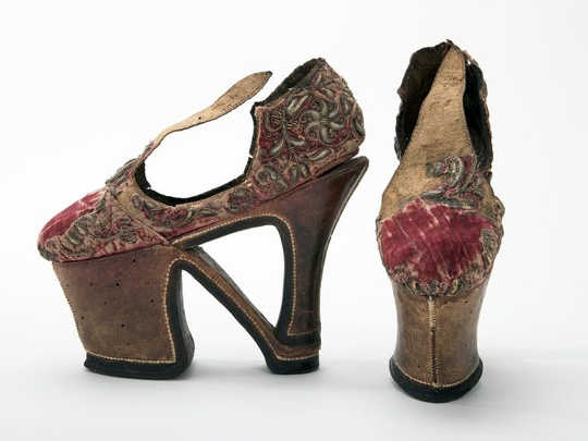 Từ công nghệ đến tôn sùng, đôi giày trong truyện cổ tích là một dấu ấn của tình trạng