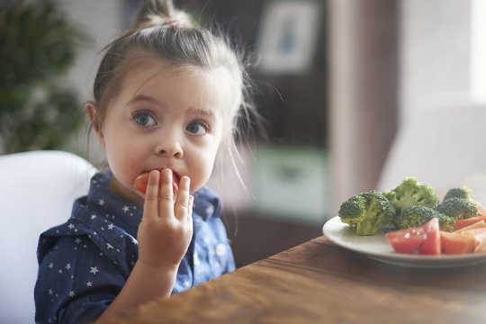如何讓孩子吃水果和蔬菜的彩虹