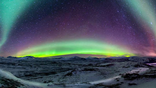 panorama da aurora boreal na Noruega