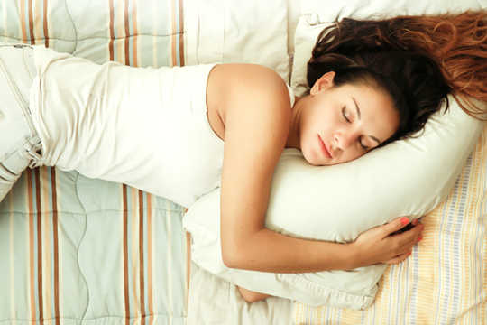 Come il tuo cervello si pulisce meglio con il giusto tipo di sonno