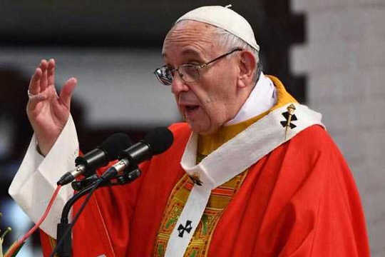 Should Catholics View The Pope As Infallible?