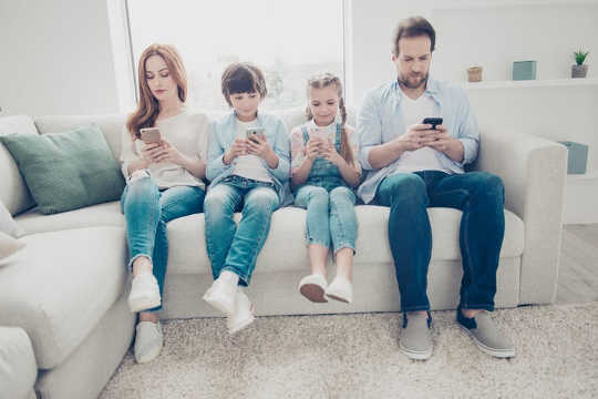Comment les appareils mobiles ont changé l'heure de la famille