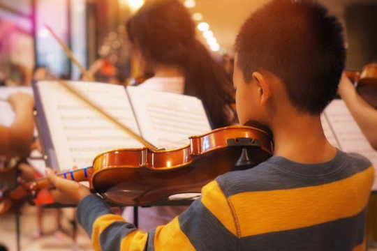 Apprendre la musique tôt peut faire de votre enfant un meilleur lecteur