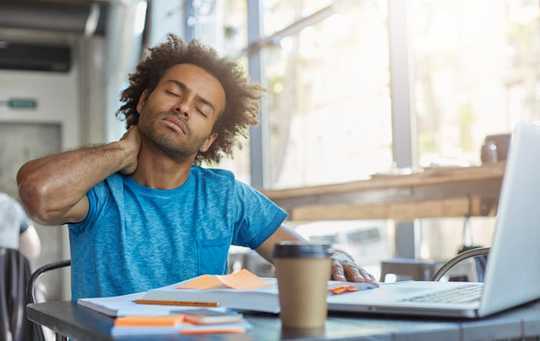 3 Razões para sentir dor no pescoço