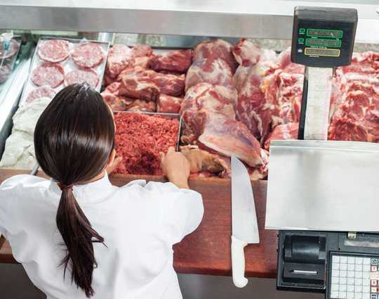 Az eddig termelt hús hamburgereket kapott - a következő nagy kihívás az állatok nélküli steak