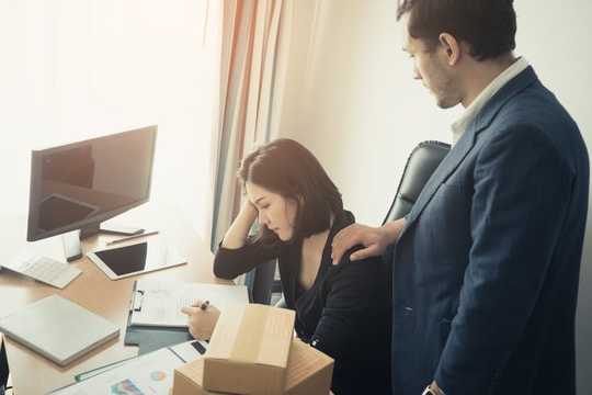 Die tatsächlichen Kosten der sexuellen Belästigung am Arbeitsplatz für Unternehmen