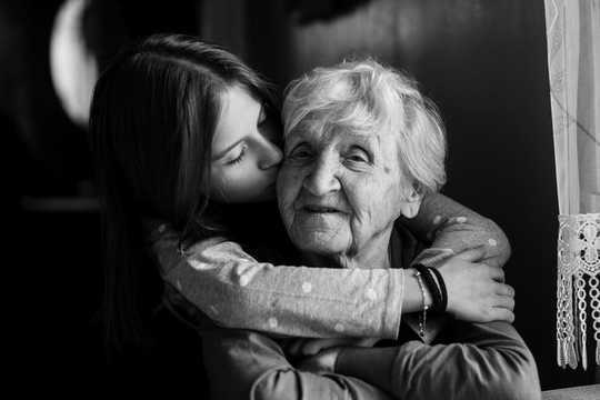Het grootmoeder-effect suggereert dat nabijheid een factor is in gezinsgrootte