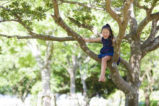 Dlaczego zabawa na świeżym powietrzu jest najlepszym lekarstwem dla dzieci?