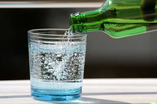 Er glitrende vann dårlig for deg?