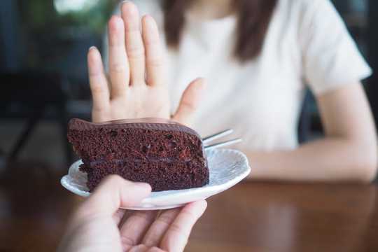 Perché ragazze adolescenti ansiose a maggior rischio di sintomi di disturbo alimentare