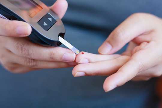 مراقبة فلاش الجلوكوز: الرقع الصغيرة التي يمكن أن تجعل إدارة مرض السكري أسهل بكثير