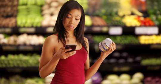 Bruke smarttelefonen på supermarkedet kan legge til 41% til din handlekurv