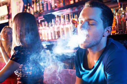 Apa Bilik Rokok Beri Tahu Kita Mengenai Peraturan 6 Kaki