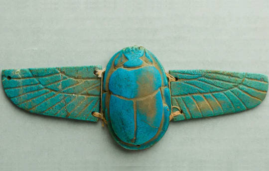 Escarabajos, falos, ojos malvados: cómo los antiguos amuletos intentaron protegerse de las enfermedades