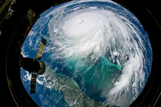 Varför vissa orkaner stannar och varför det är så svårt att förutsäga