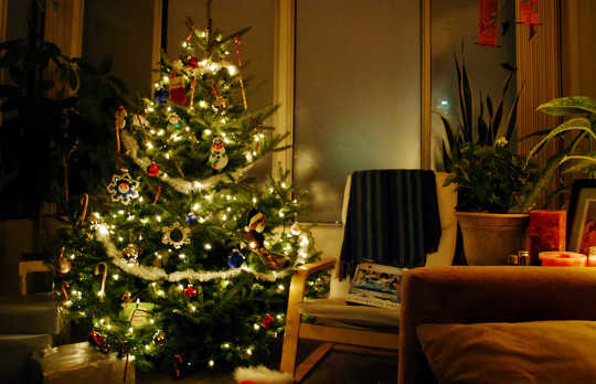 Pokok Krismas yang dihiasi dapat menelusuri akarnya ke Eropah Utara.
